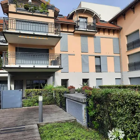 67 M2 Avec 100 M2 Jardin Privatif Reservable Uniquement Par Periode De 7 Jours Minimum Du Samedi Au Samedi *