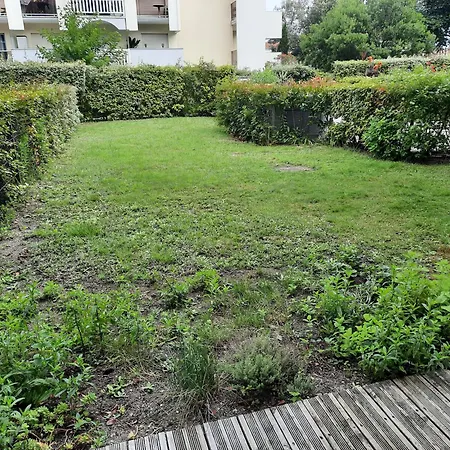67 M2 Avec 100 M2 Jardin Privatif Reservable Uniquement Par Periode De 7 Jours Minimum Du Samedi Au Samedi Appartement