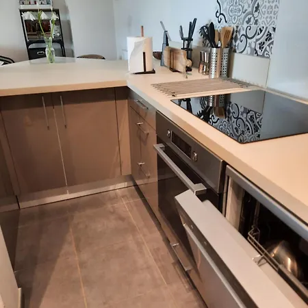 67 M2 Avec 100 M2 Jardin Privatif Reservable Uniquement Par Periode De 7 Jours Minimum Du Samedi Au Samedi Appartement *