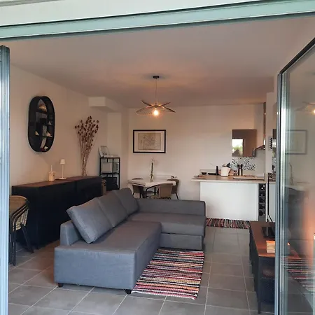 Appartement 67 M2 Avec 100 M2 Jardin Privatif Reservable Uniquement Par Periode De 7 Jours Minimum Du Samedi Au Samedi